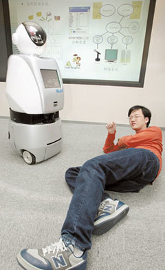 居家照护智能机器人 如影随行的未来照护新方案