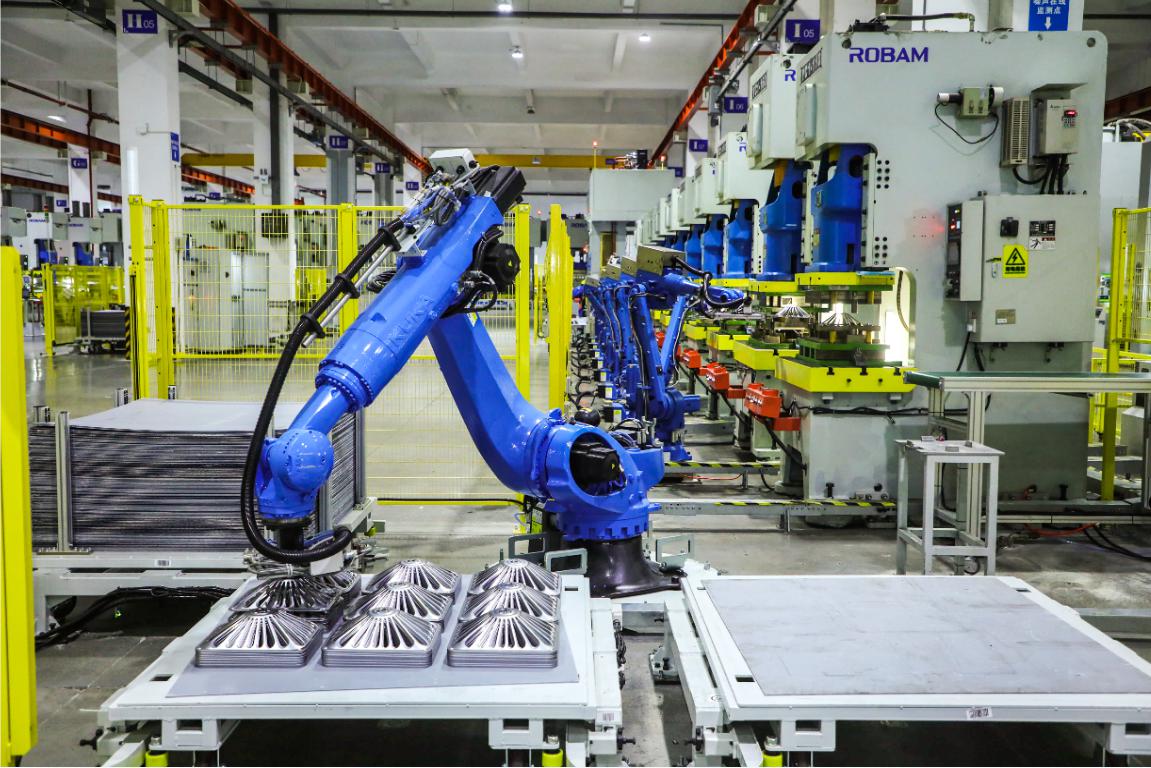 叶檀 新基建助推下的“黑灯工厂”革命与“零点制造”中智能机器人的研发探索